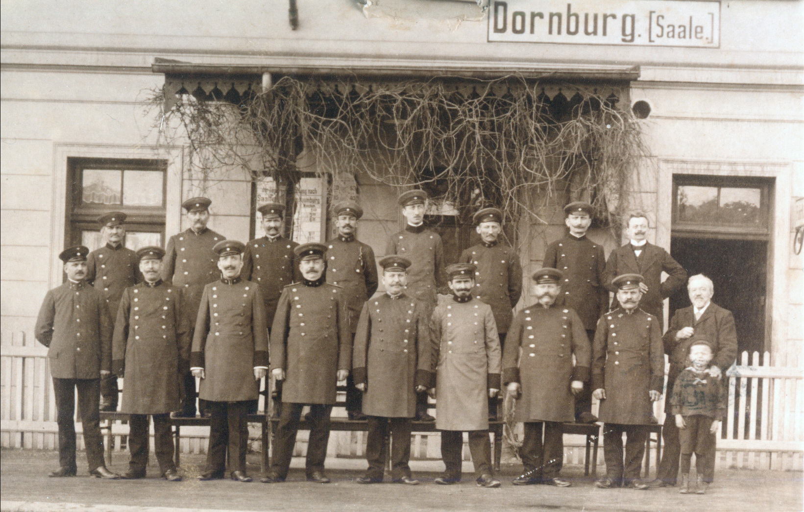 Uniform-Modenschau im Eisenbahnmuseum Jünkerath